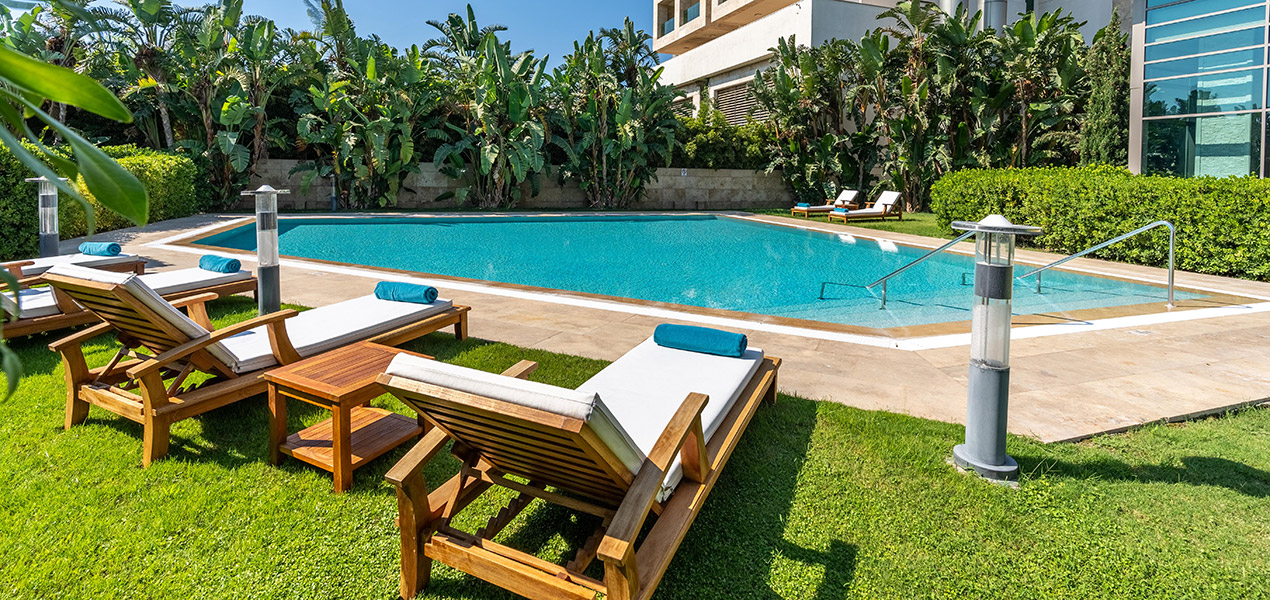 Regnum Sarya Spa Outdoor Pool 2