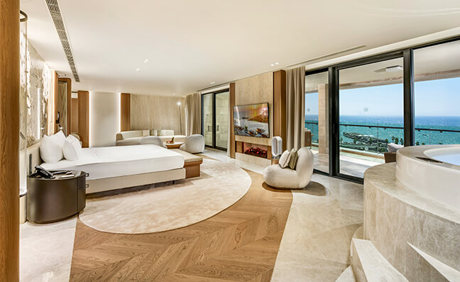 Regnum The Crown Crown Signature Suite Master 01 Card