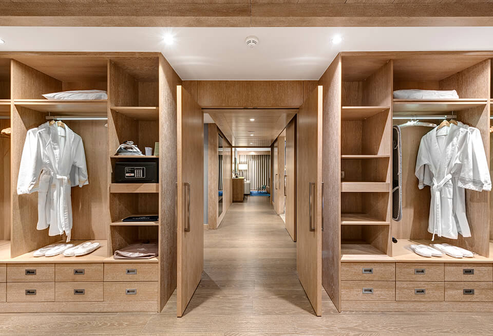 Regnumcarya King Villa Changing Room