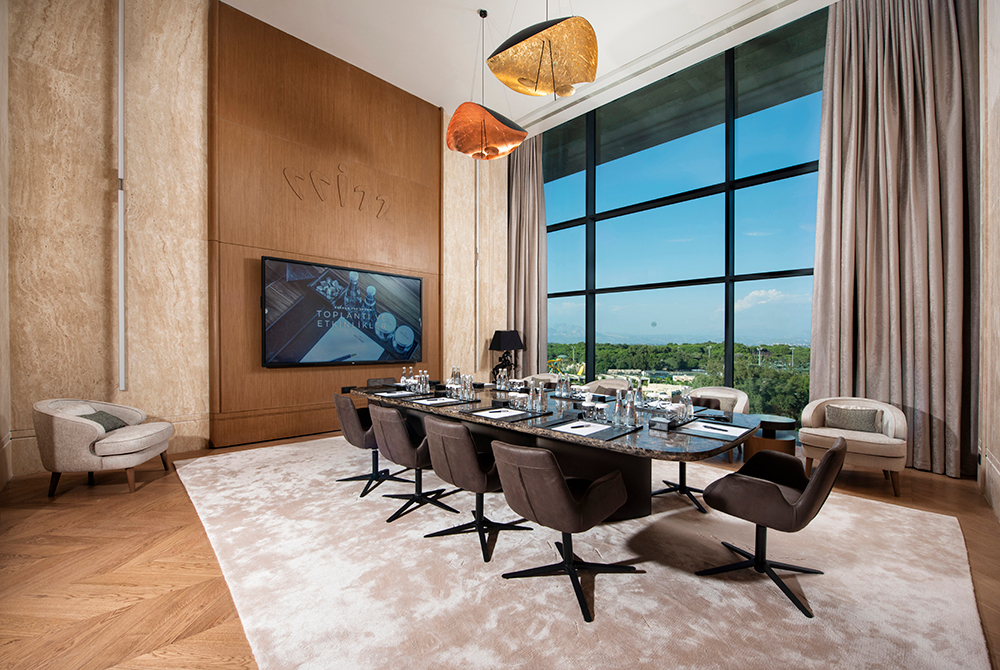Regnum The Crown Crown Signature Suite Meeting Room 01