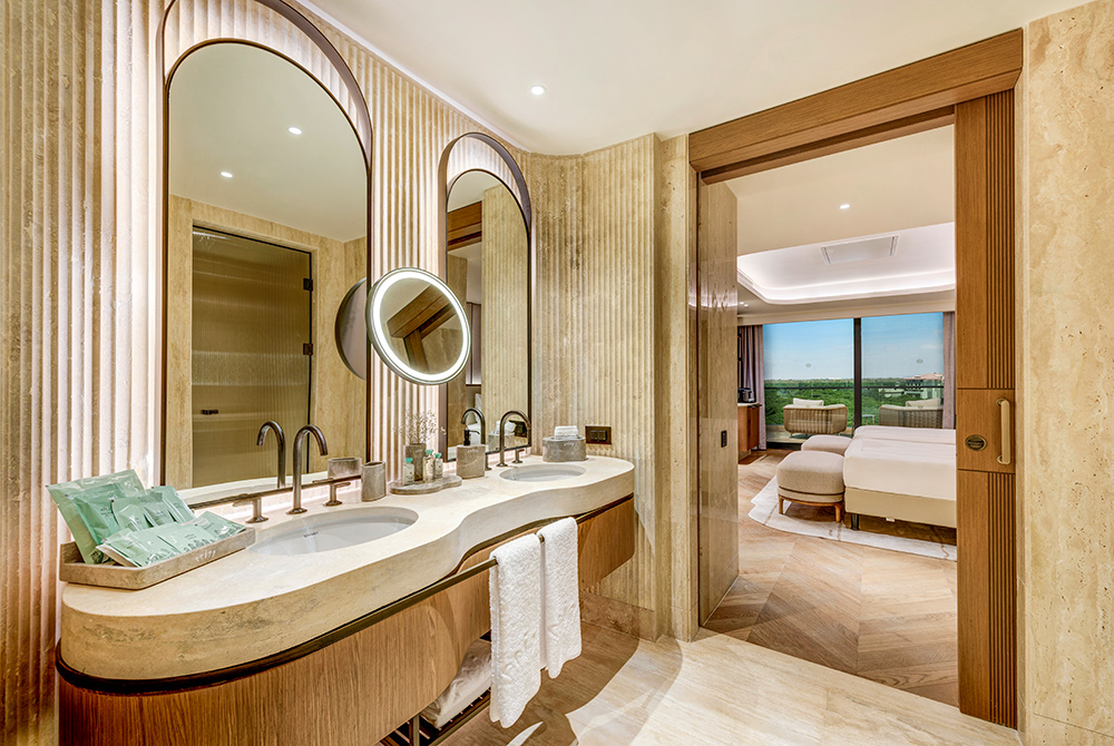 Regnum The Crown Grand Family Suite (11) Slider