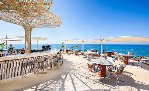 REGNUM THE CROWN Seven Infinity Pool Lounge 03 Card