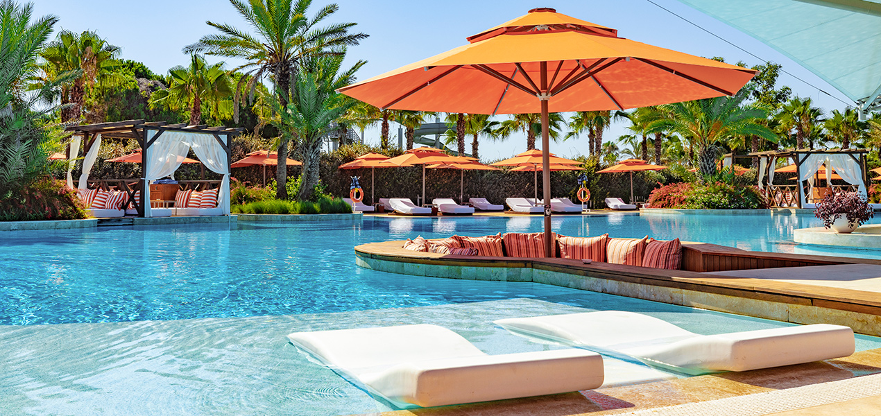 Regnumcarya Adultpool 03 Slider