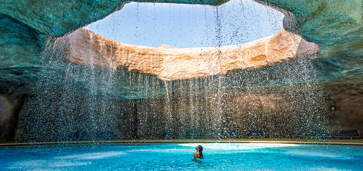 REGNUM THE CROWN CRYSTAL COVE 5 Slider