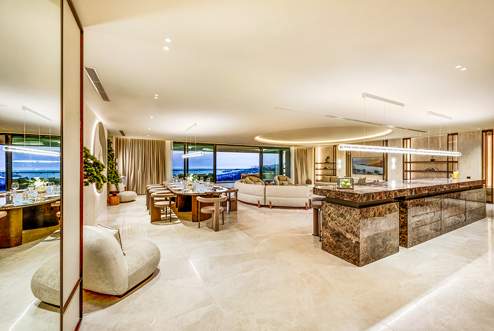 Regnum The Crown Crown Signature Suite Living Dining Area 01(1)